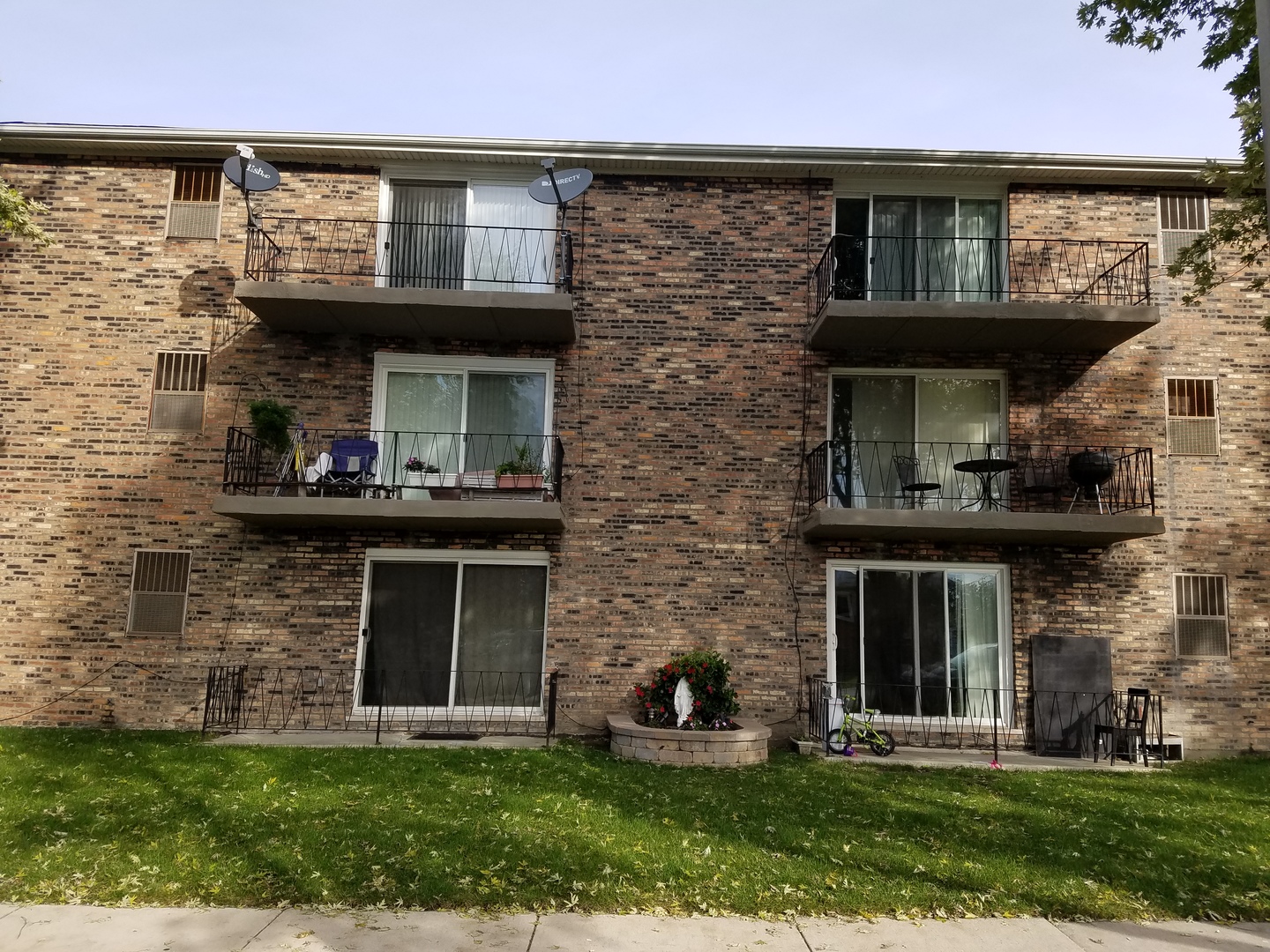 5846 West 77th Street, Unit 101 Burbank, IL 60459 - Photo 1 of 7