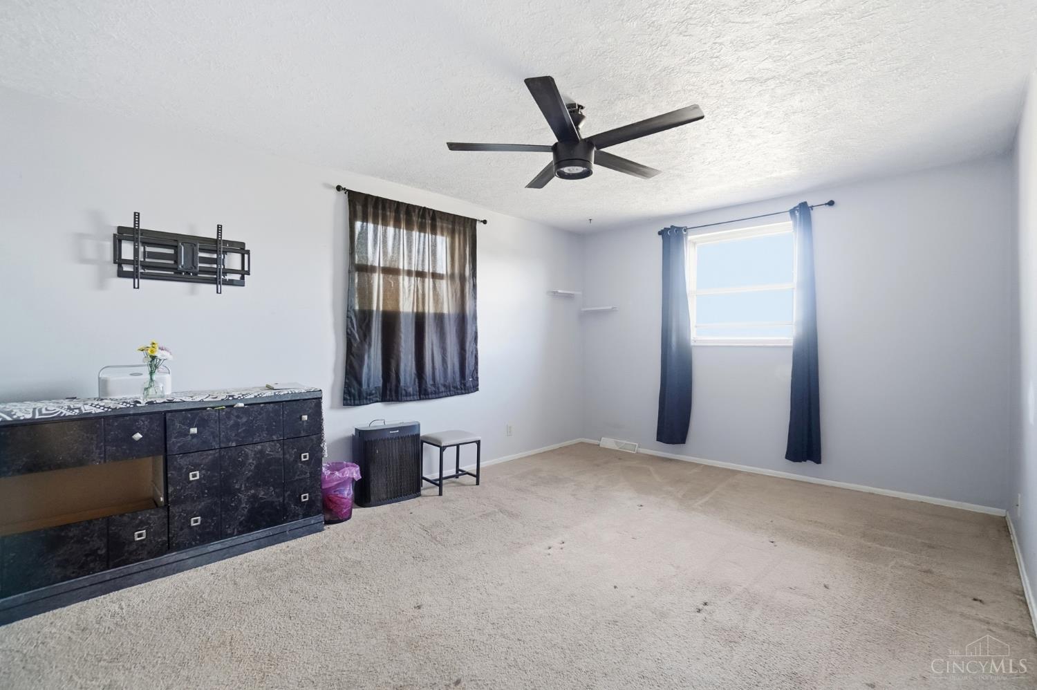 4357 Hubble Road Cincinnati, OH 45247 - Photo 9 of 23