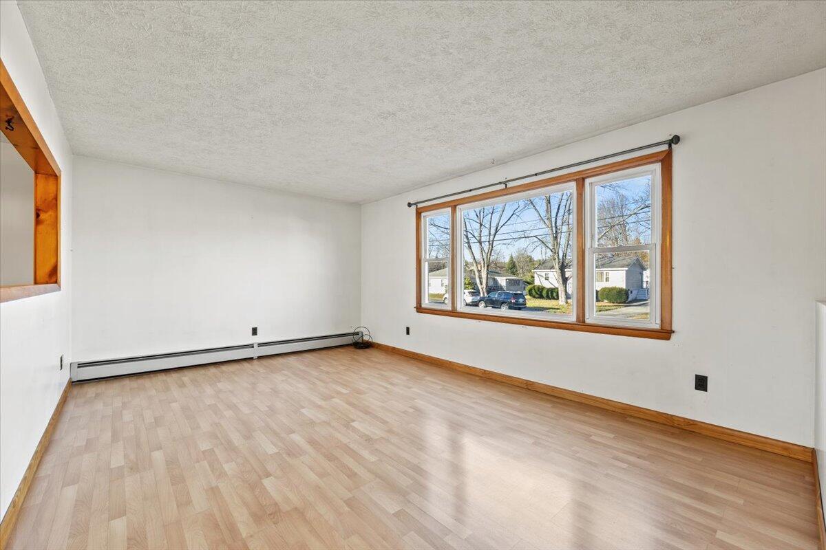 4 Debbie Avenue Biddeford, ME 04005 - Photo 11 of 32 Living room