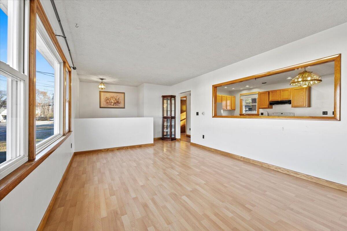 4 Debbie Avenue Biddeford, ME 04005 - Photo 12 of 32 Living room