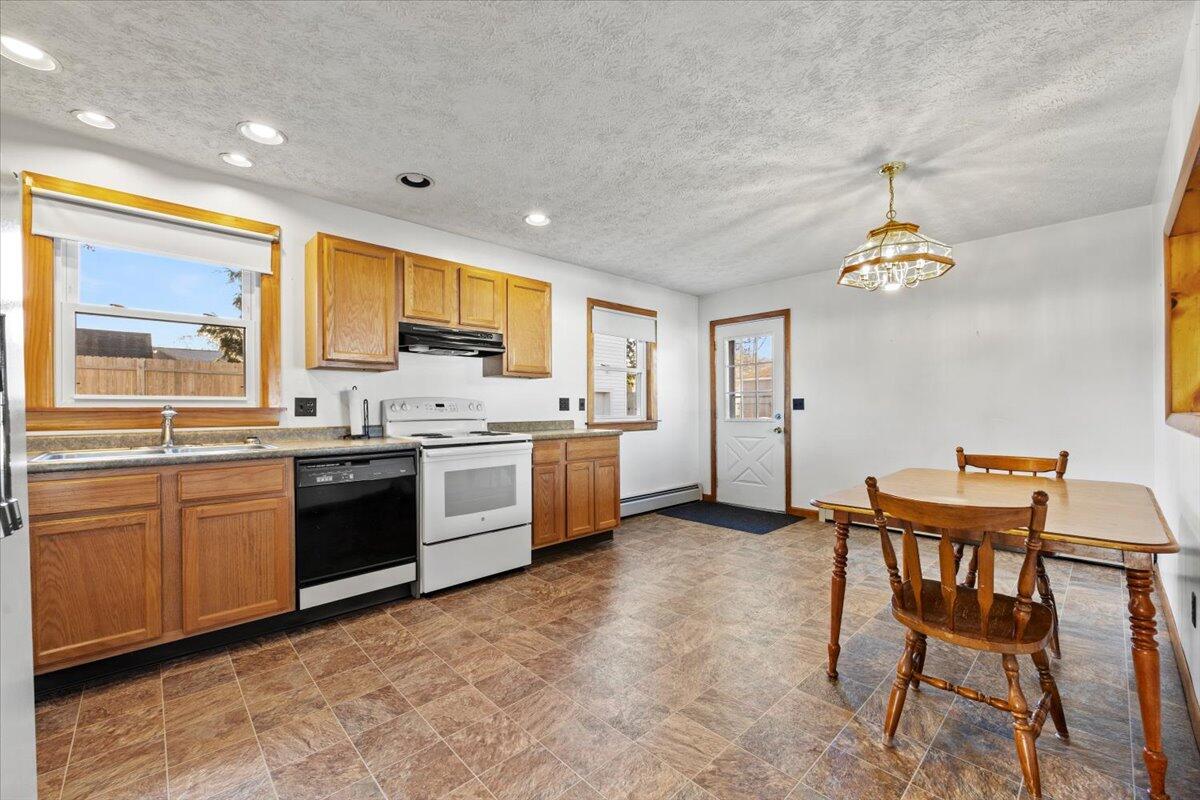 4 Debbie Avenue Biddeford, ME 04005 - Photo 10 of 32 Kitchen