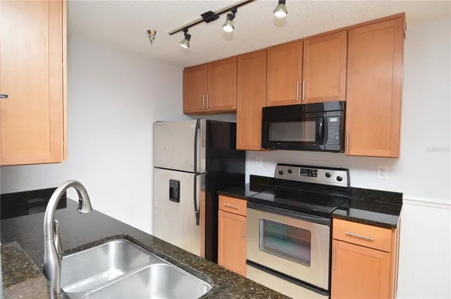 a view of empty room with a ceiling fan and window