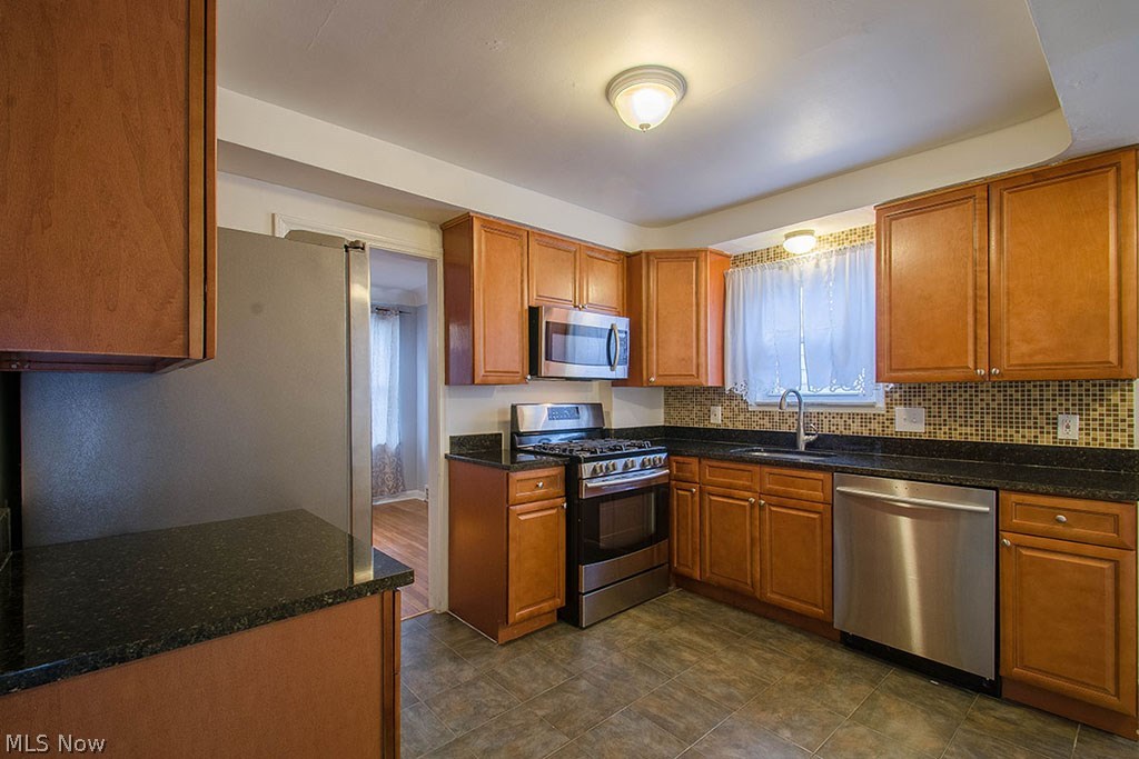 3706 Silsby Road Cleveland, OH 44118 - Photo 3 of 17
