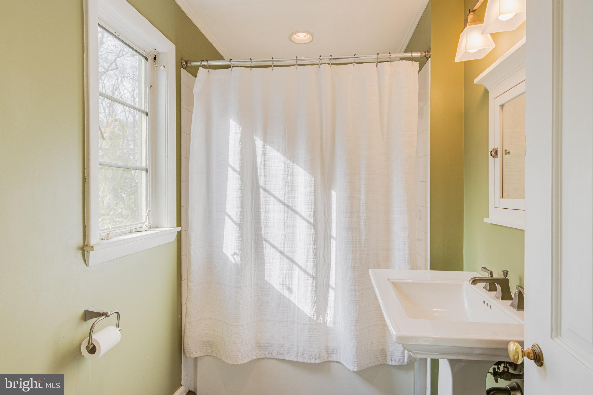 2403 Hillhouse Road Baltimore, MD 21207 - Photo 10 of 51 Gallery Image 10