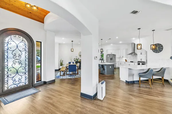 $799,999 | 409 Cielo Circle, Marble Falls, TX 78654