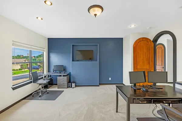 $799,999 | 409 Cielo Circle, Marble Falls, TX 78654