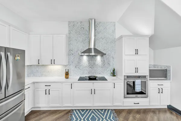 $799,999 | 409 Cielo Circle, Marble Falls, TX 78654