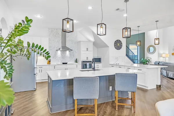 $799,999 | 409 Cielo Circle, Marble Falls, TX 78654