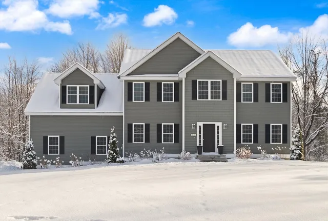 $935,000 | 36 Gilchrest Street, Lunenburg, MA 01462