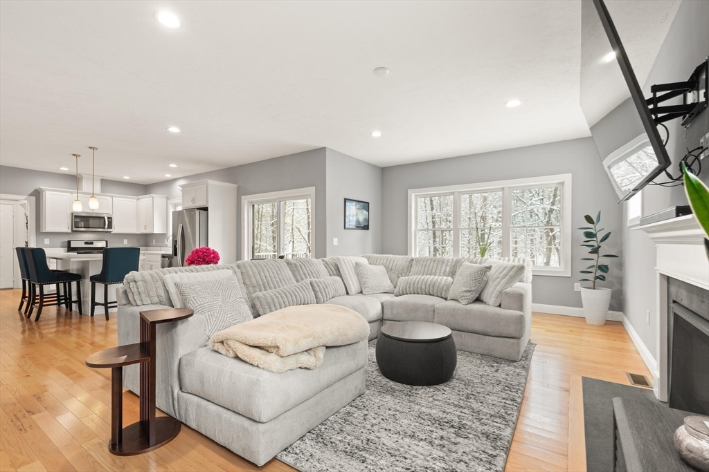 36 Gilchrest Street Lunenburg, MA 01462 - Photo 8 of 37