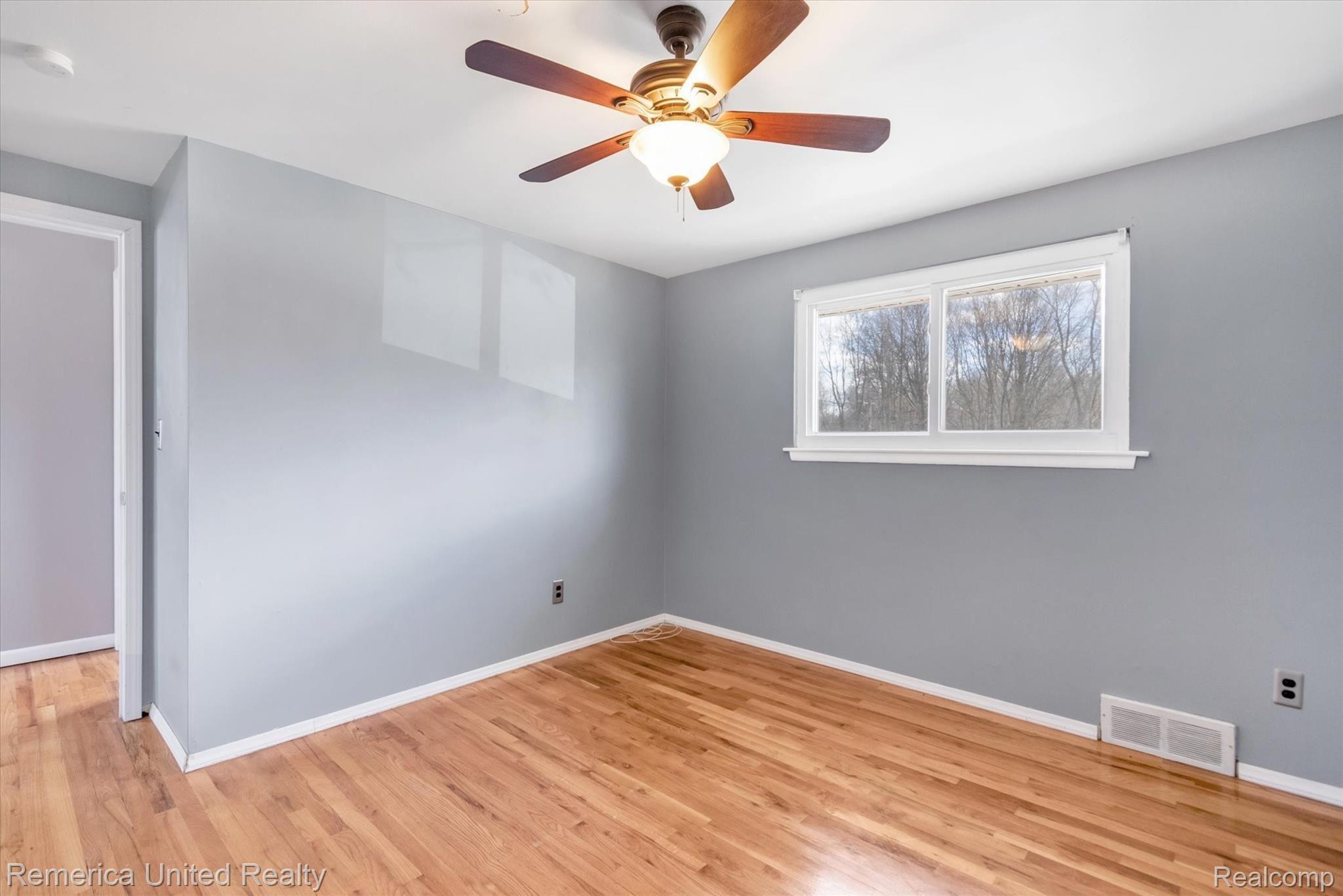 37550 Walnut Street Romulus, MI 48174 - Photo 36 of 46 37-37550-Walnut-St-WindowStill-Real-Estate-Photography-37.jpg