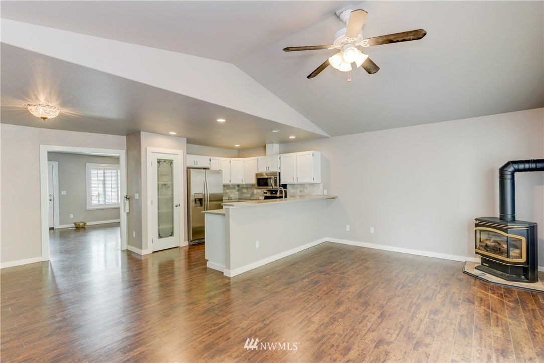 18618 Albany Street Southwest Rochester, WA 98579 - Photo 11 of 36