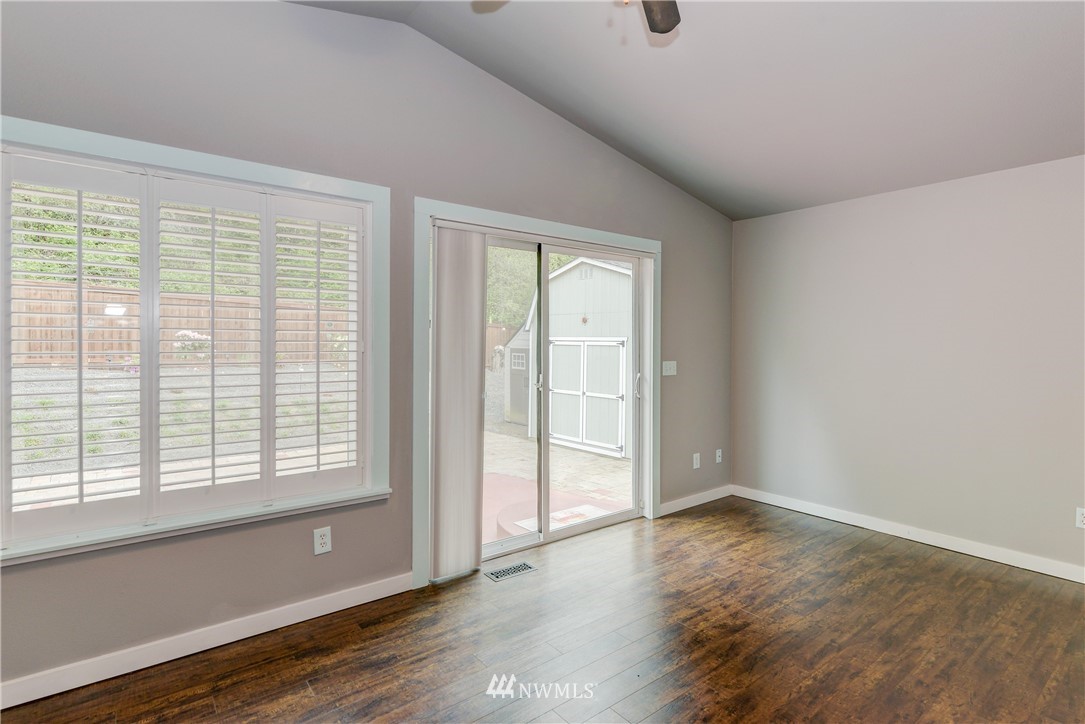 18618 Albany Street Southwest Rochester, WA 98579 - Photo 13 of 36