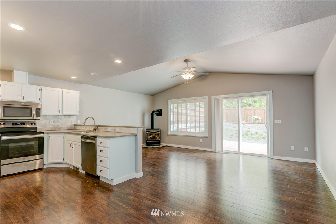 18618 Albany Street Southwest Rochester, WA 98579 - Photo 8 of 36
