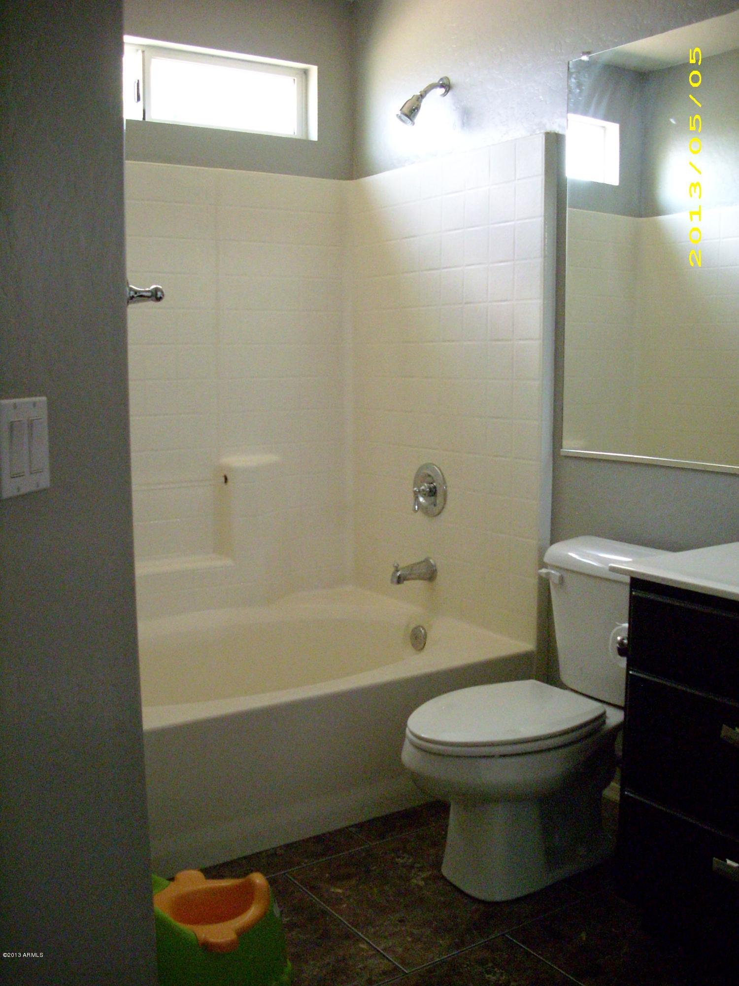 2734 West Pecan Road Phoenix, AZ 85041 - Photo 7 of 12 2734 w pecan 85041 010