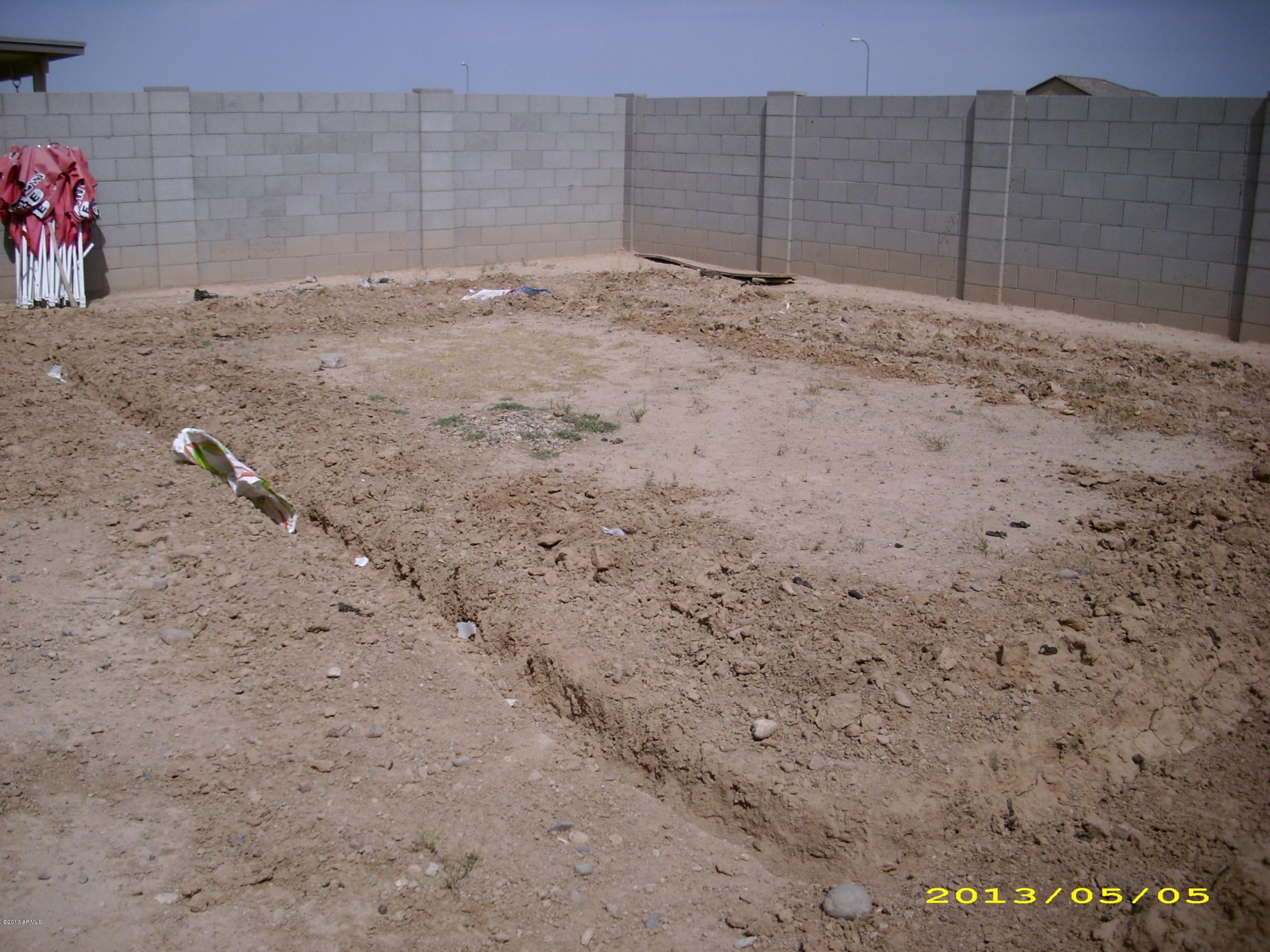 2734 West Pecan Road Phoenix, AZ 85041 - Photo 8 of 12 2734 w pecan 85041 011