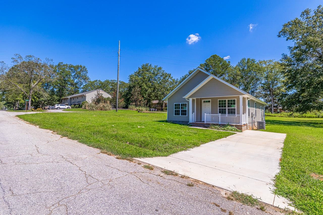 417 Fairview Road Laurens, SC 29360 - Photo 3 of 27