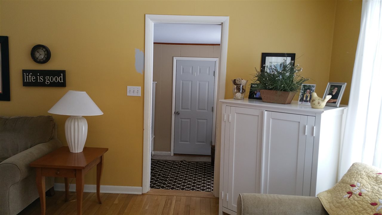 910 Sheridan Road Traverse City, MI 49686 - Photo 6 of 14 1811447-5.JPG