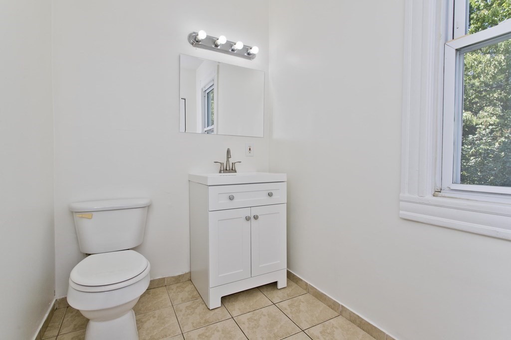 18 Greenacre Square Springfield, MA 01105 - Photo 11 of 35