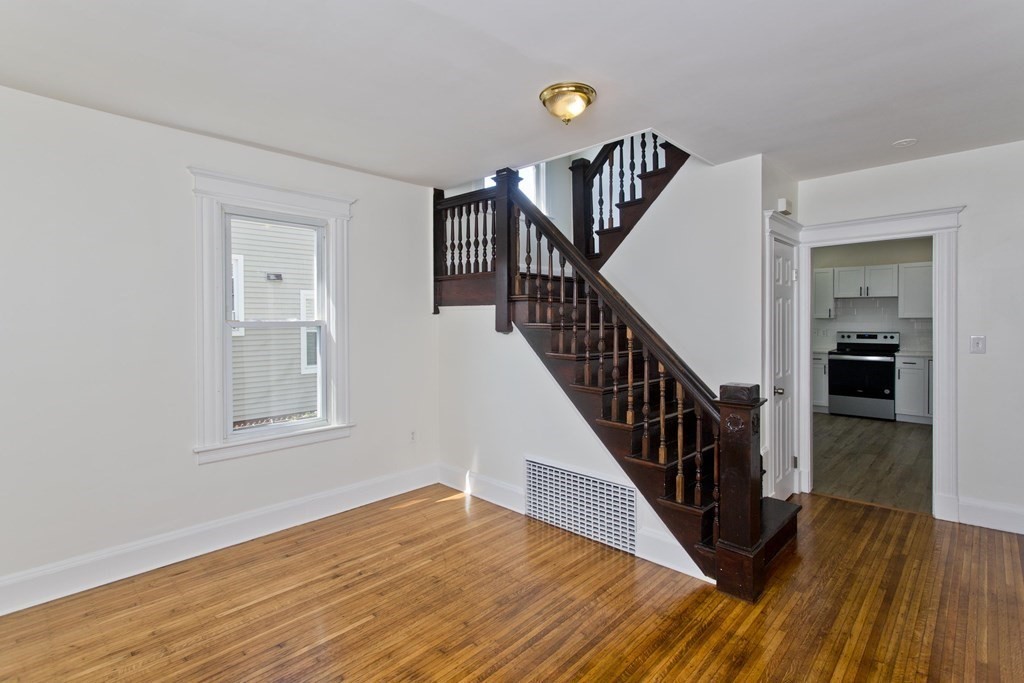 18 Greenacre Square Springfield, MA 01105 - Photo 2 of 35