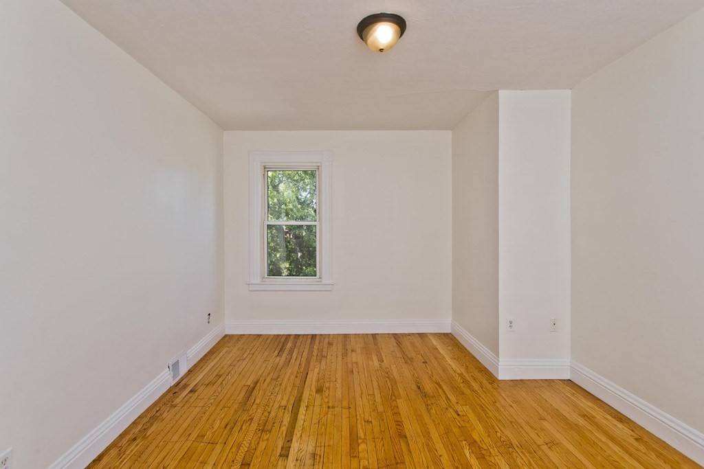 18 Greenacre Square Springfield, MA 01105 - Photo 28 of 35