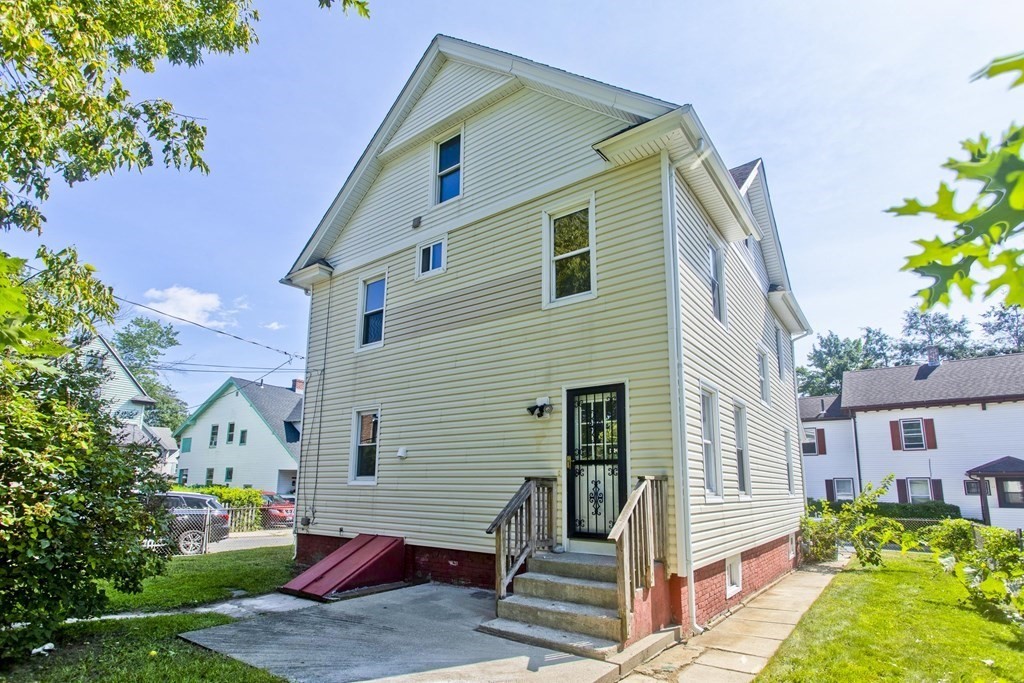 18 Greenacre Square Springfield, MA 01105 - Photo 32 of 35