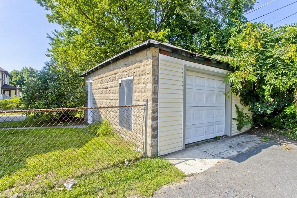 18 Greenacre Square Springfield, MA 01105 - Photo 33 of 35