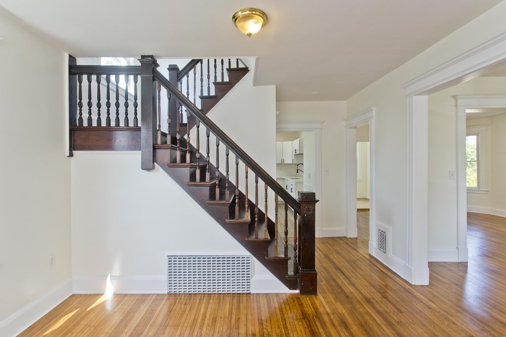 18 Greenacre Square Springfield, MA 01105 - Photo 4 of 35