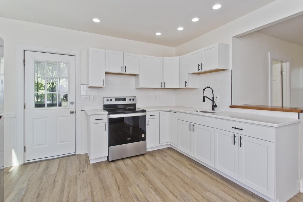 18 Greenacre Square Springfield, MA 01105 - Photo 5 of 35