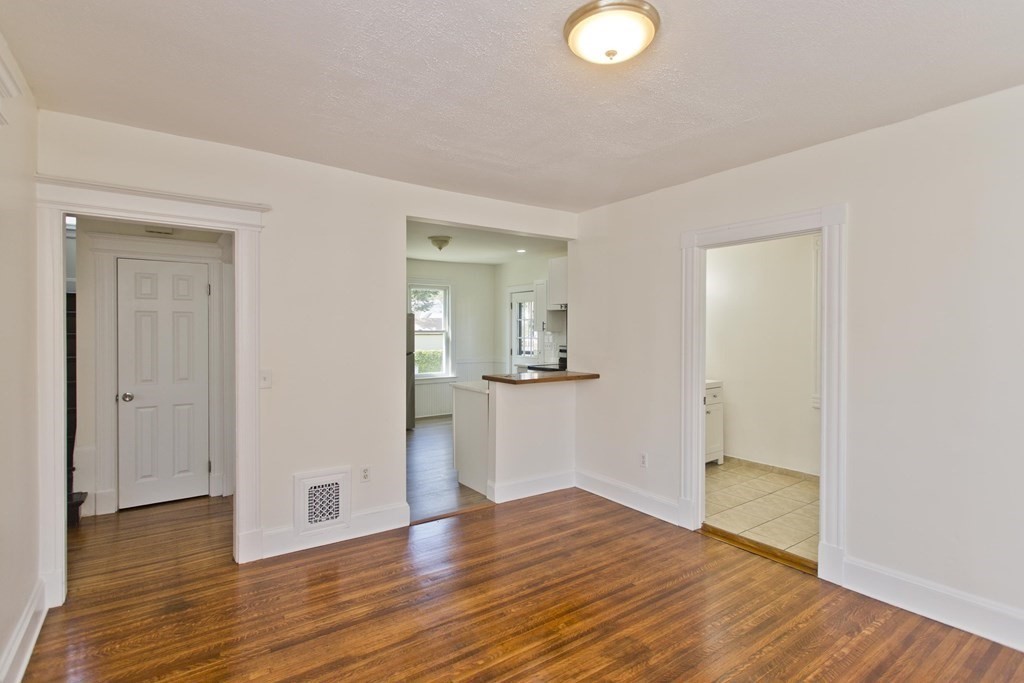 18 Greenacre Square Springfield, MA 01105 - Photo 8 of 35