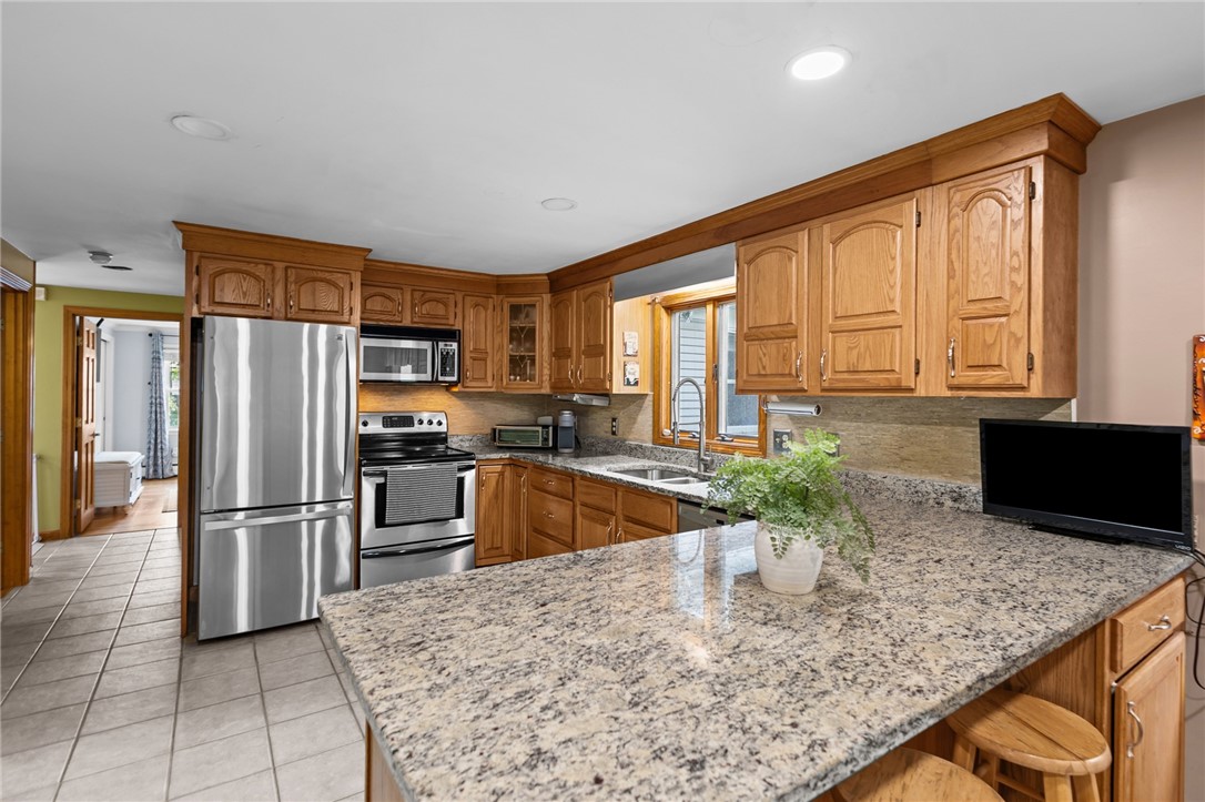 2 Fairview Drive Smithfield, RI 02828 - Photo 12 of 41 Kitchen with granite