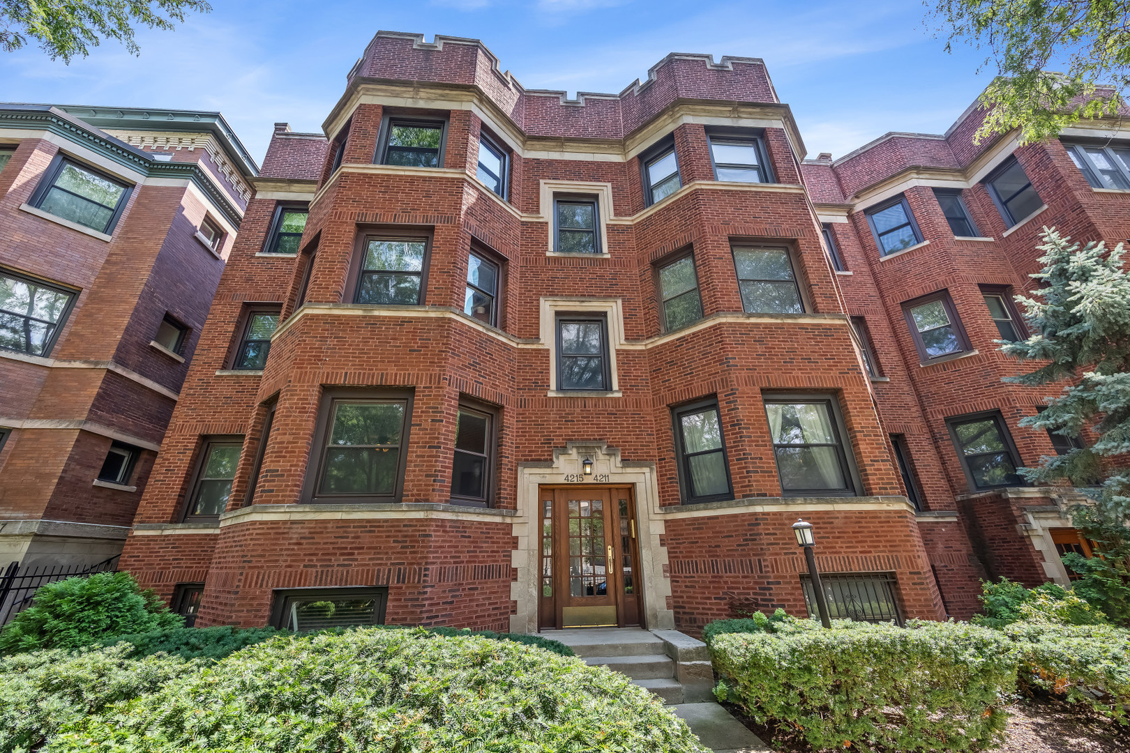 4215 North Sheridan Road, Unit 1N Chicago, IL 60613 - Photo 1 of 15 Gallery Image 1