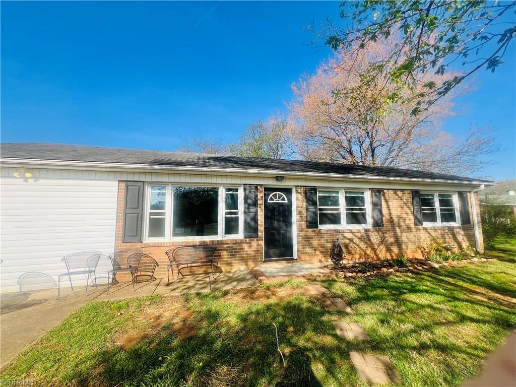 236 Badgett Avenue Mount Airy, NC 27030 - Photo 1 of 19