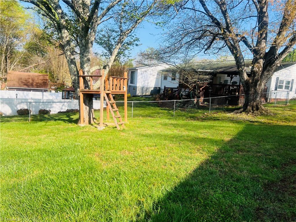 236 Badgett Avenue Mount Airy, NC 27030 - Photo 17 of 19