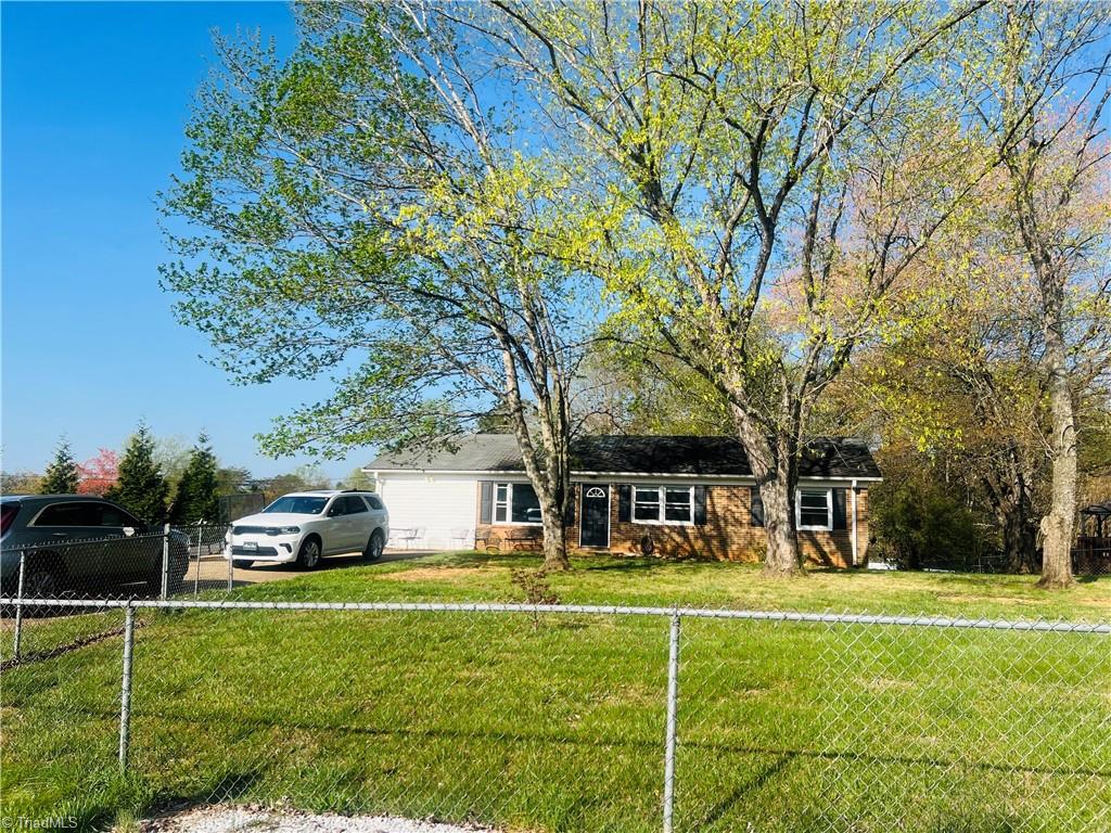 236 Badgett Avenue Mount Airy, NC 27030 - Photo 2 of 19