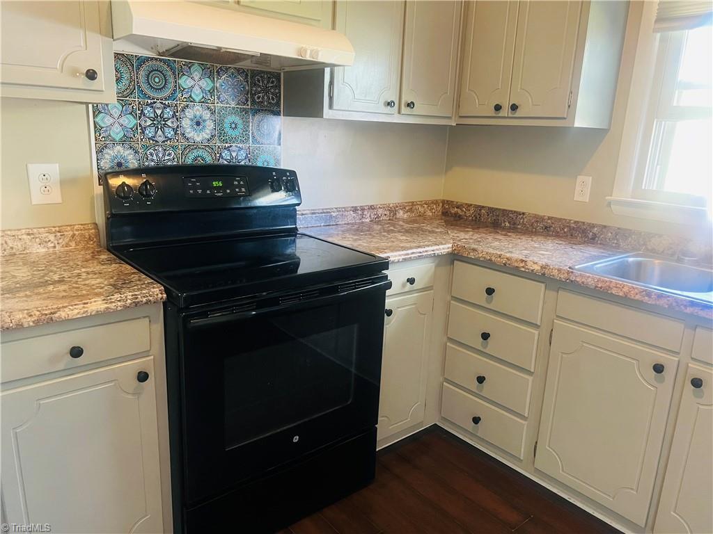 236 Badgett Avenue Mount Airy, NC 27030 - Photo 8 of 19