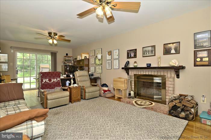 321 Stonegate Drive Silver Spring, MD 20905 - Photo 14 of 29 Family Room