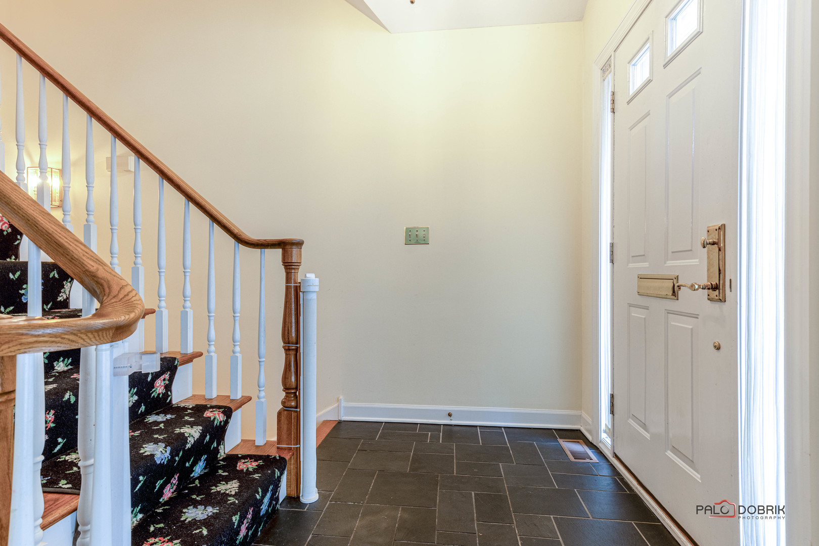 757 Hibbard Road Wilmette, IL 60091 - Photo 4 of 28 a view of an entryway with wooden floor