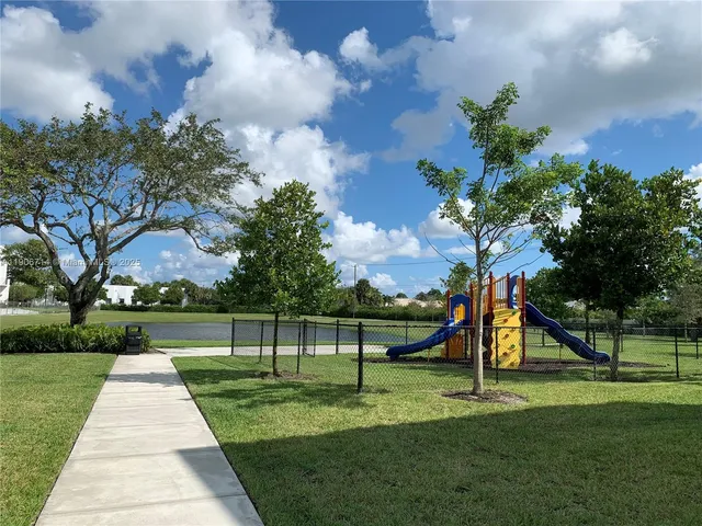 $3,800 | 4428 Northwest 9th Street, Unit 4428, Plantation, FL 33317