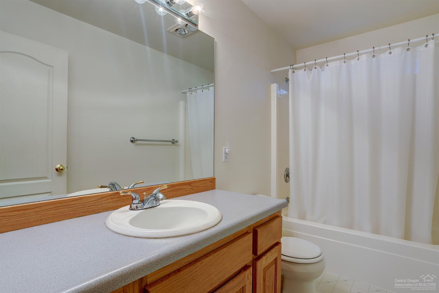 20443 Rae Road Bend, OR 97702 - Photo 17 of 25 Guest bathroom