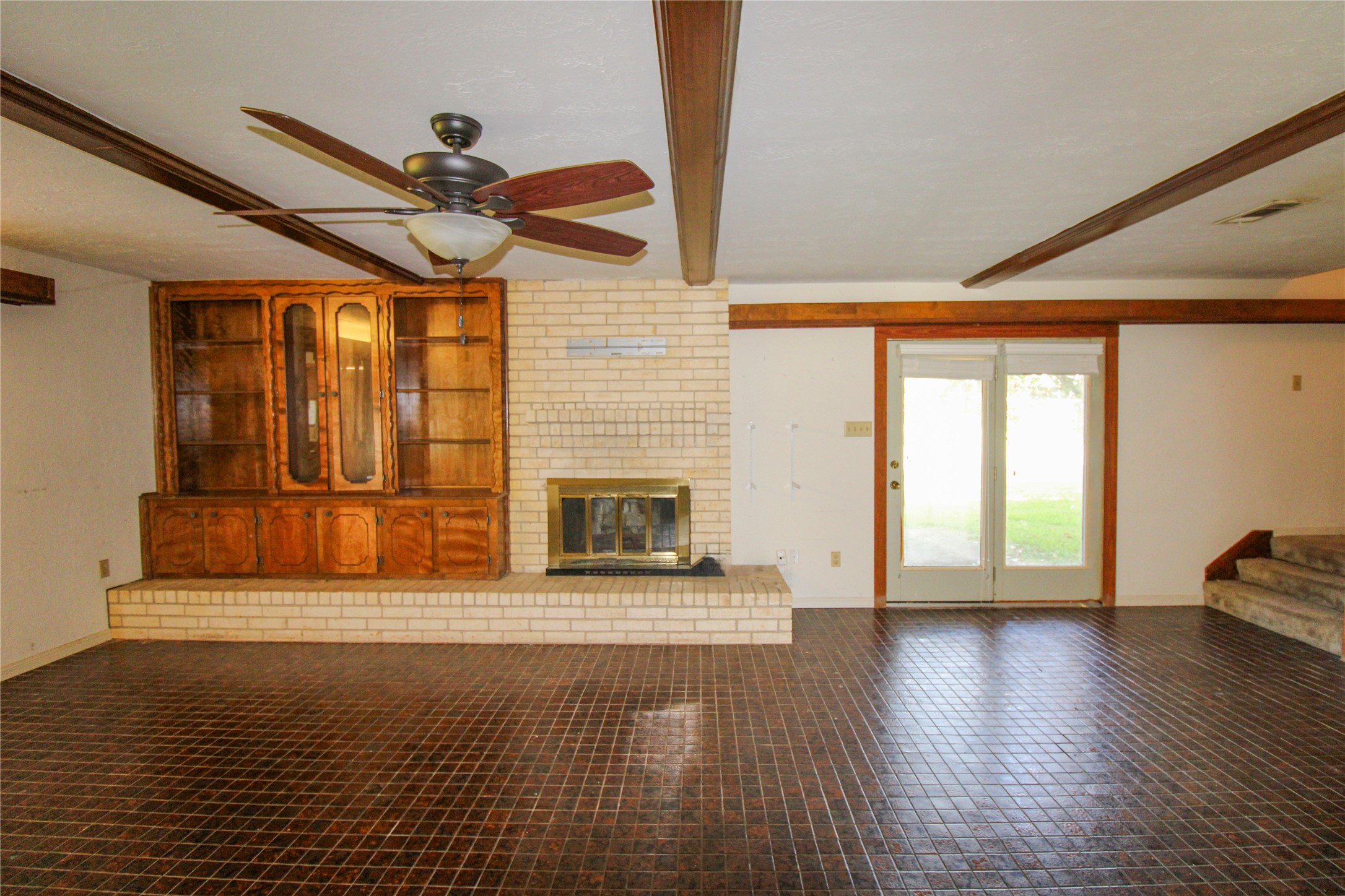 2 Elm Place Angleton, TX 77515 - Photo 19 of 33 Family Room