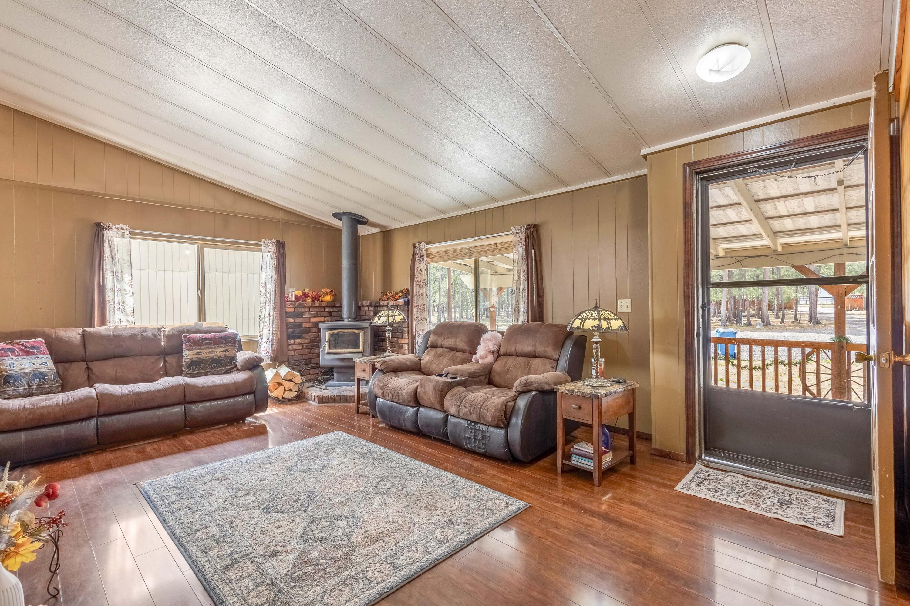 52851 Wayside Loop La Pine, OR 97739 - Photo 2 of 31 Waysdie-living1