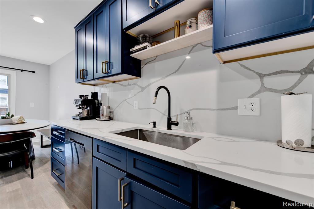 16852 Farmington Road Livonia, MI 48154 - Photo 8 of 24 Gallery Image 8
