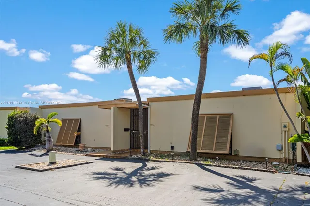 a view of a backyard of the house