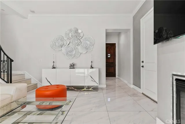 $900,000 | 6920 Valmont Street, Unit 5, Tujunga, CA 91042