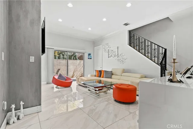 $900,000 | 6920 Valmont Street, Unit 5, Tujunga, CA 91042