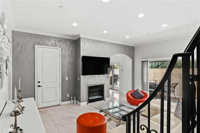 $900,000 | 6920 Valmont Street, Unit 5, Tujunga, CA 91042