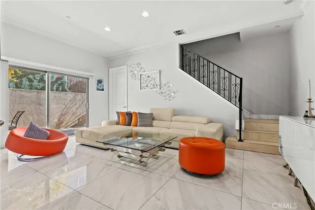 $900,000 | 6920 Valmont Street, Unit 5, Tujunga, CA 91042