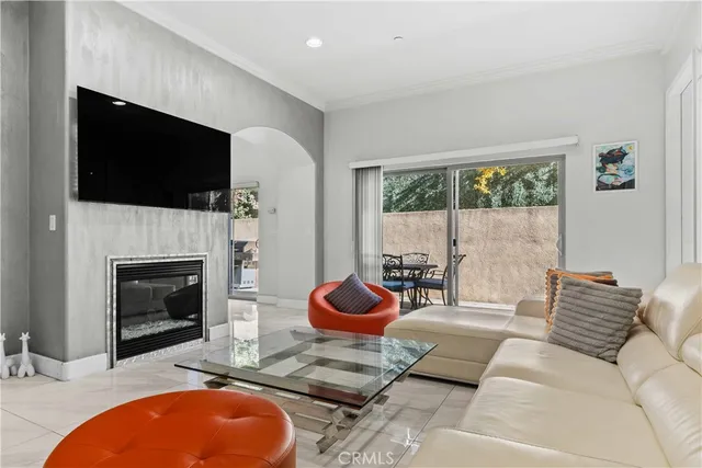$900,000 | 6920 Valmont Street, Unit 5, Tujunga, CA 91042