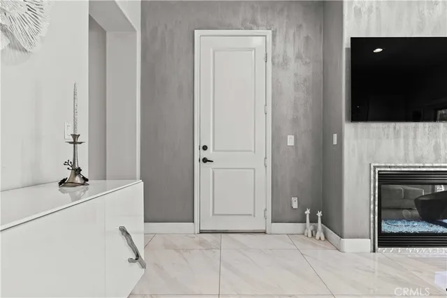 $900,000 | 6920 Valmont Street, Unit 5, Tujunga, CA 91042